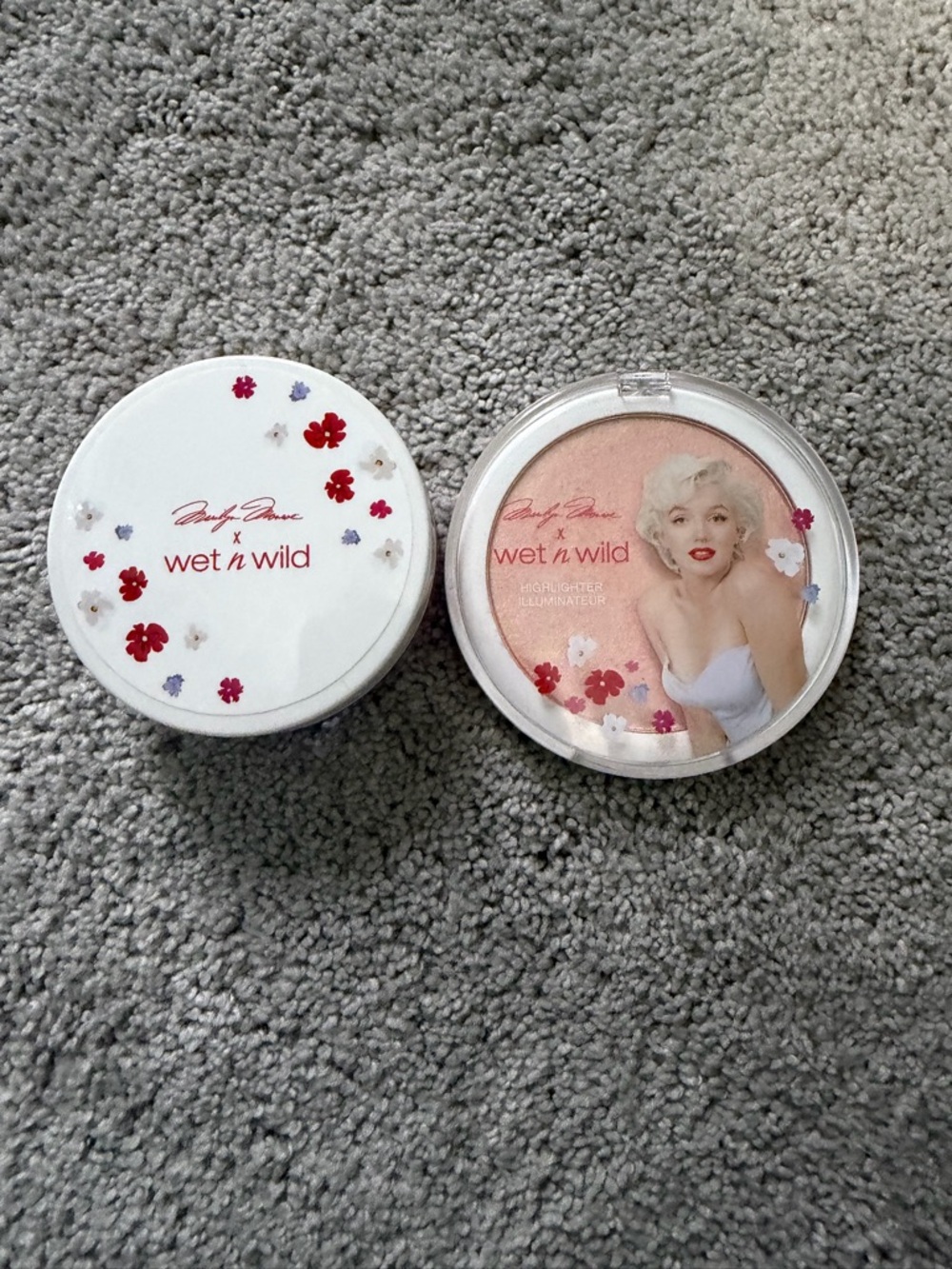 wet n wild Marilyn Monroe Powder Highlighter - Pink Peach Floral Compact